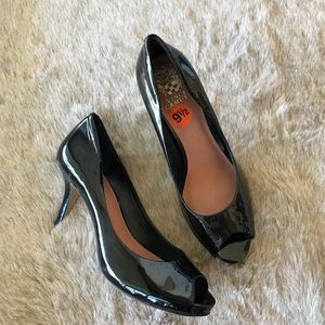 Vince Camuto Black peep toe heels size 9.5